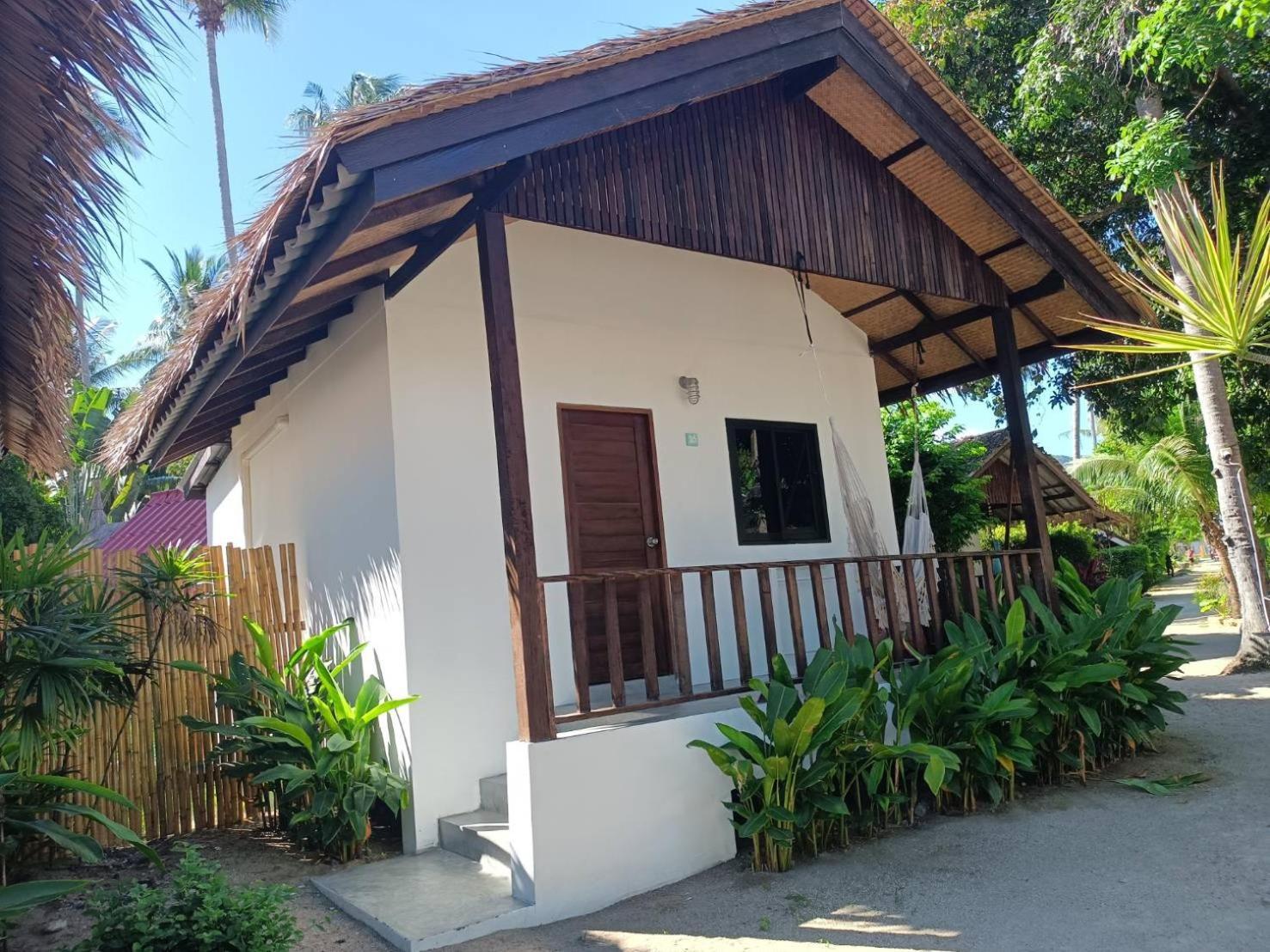 Sarana Bungalows (Adults Only) Ban Tai Quarto foto